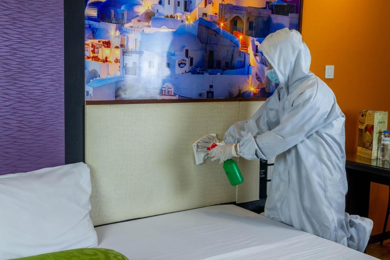 Eurotel Vivaldi Araneta Quezon City Ngoại thất bức ảnh