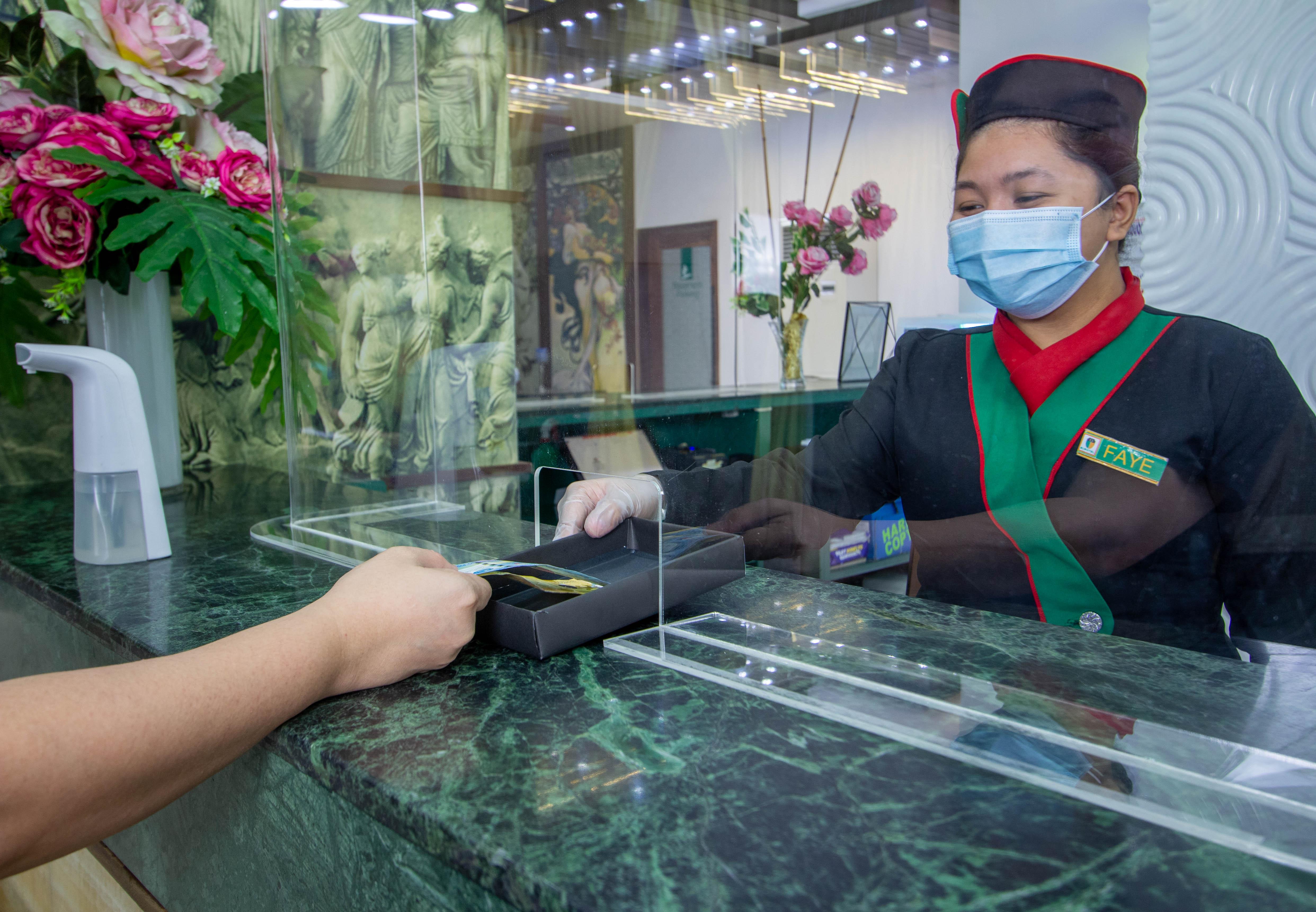 Eurotel Vivaldi Araneta Quezon City Ngoại thất bức ảnh