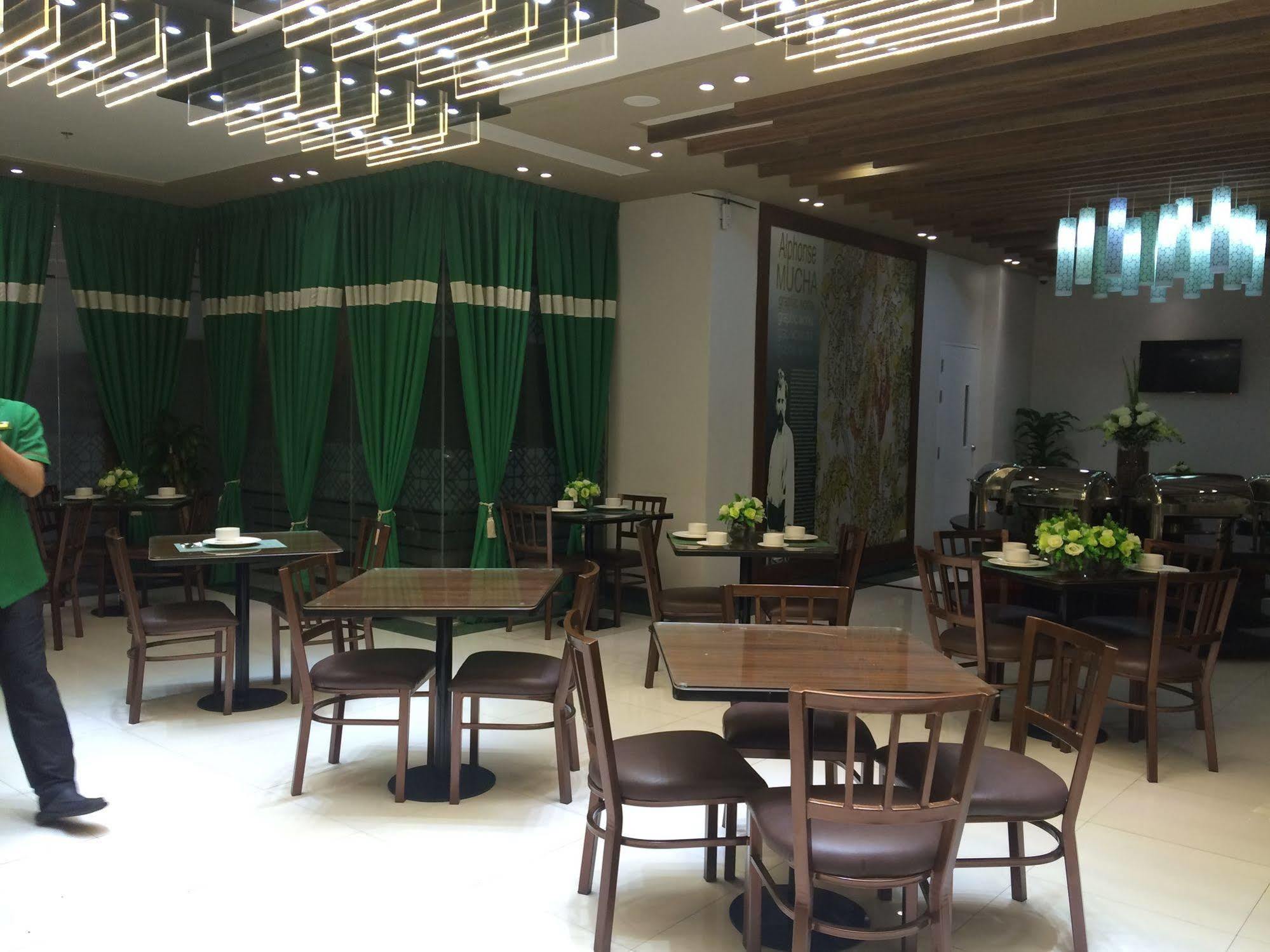 Eurotel Vivaldi Araneta Quezon City Ngoại thất bức ảnh