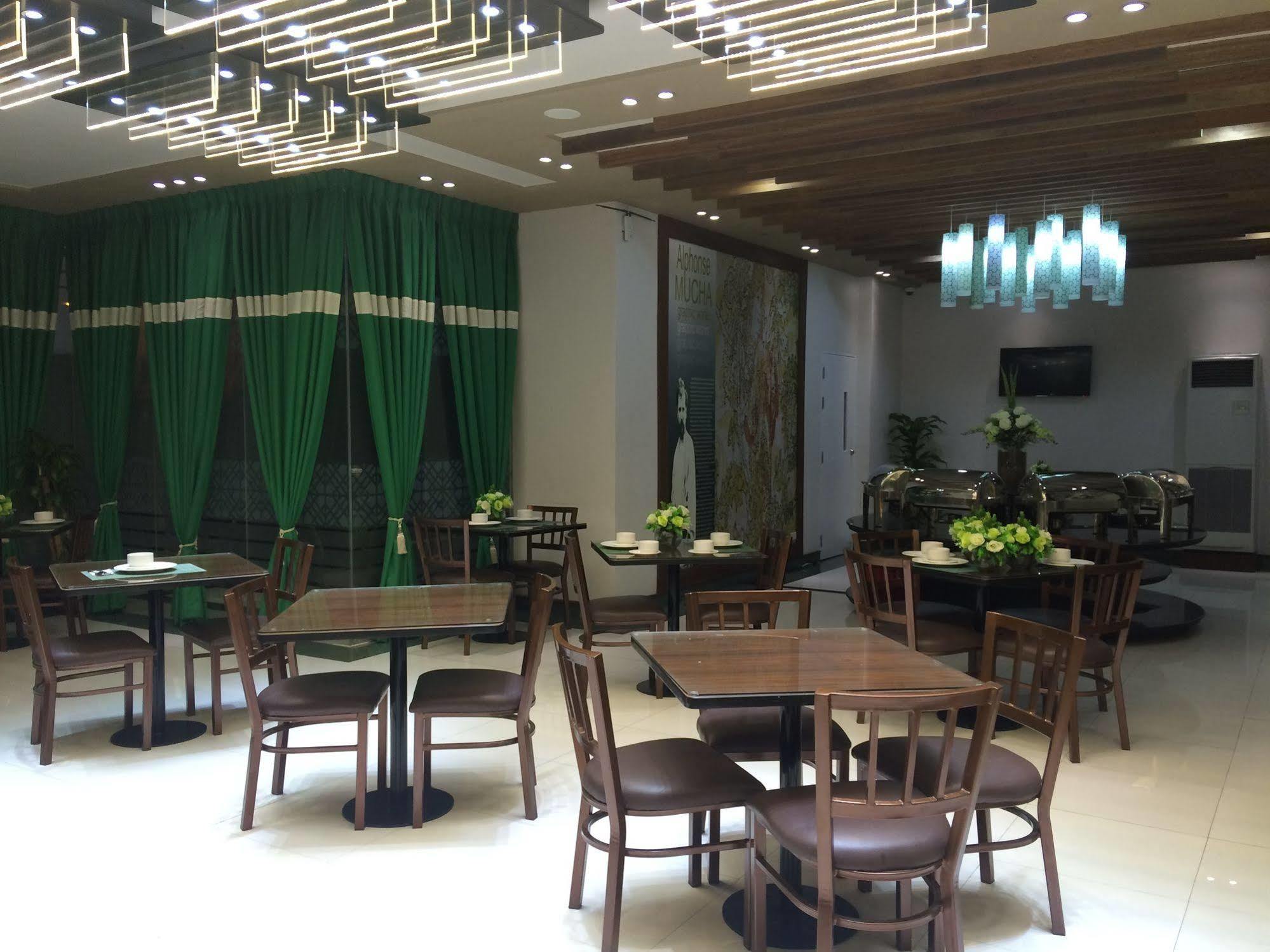 Eurotel Vivaldi Araneta Quezon City Ngoại thất bức ảnh