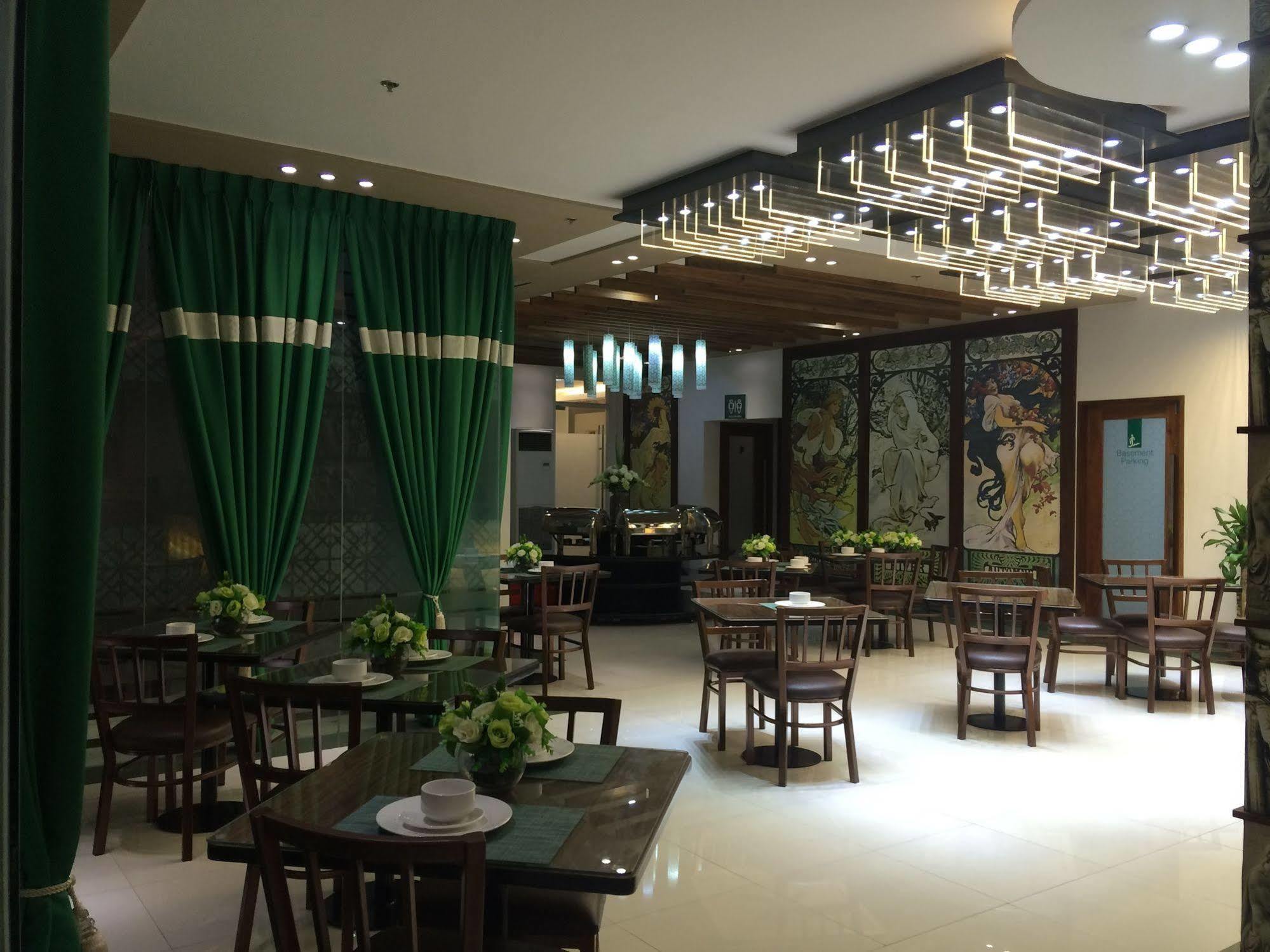 Eurotel Vivaldi Araneta Quezon City Ngoại thất bức ảnh