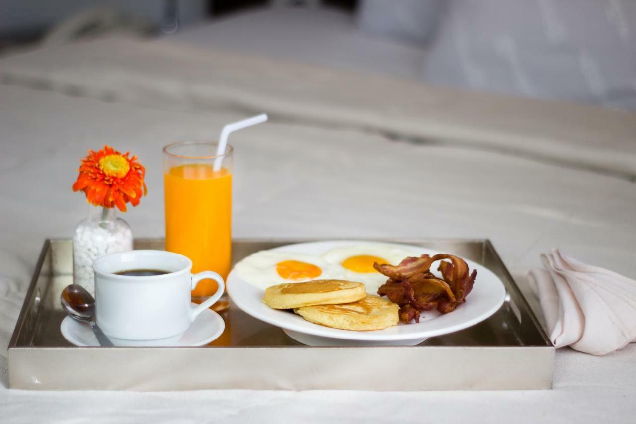 Eurotel Vivaldi Araneta Quezon City Ngoại thất bức ảnh