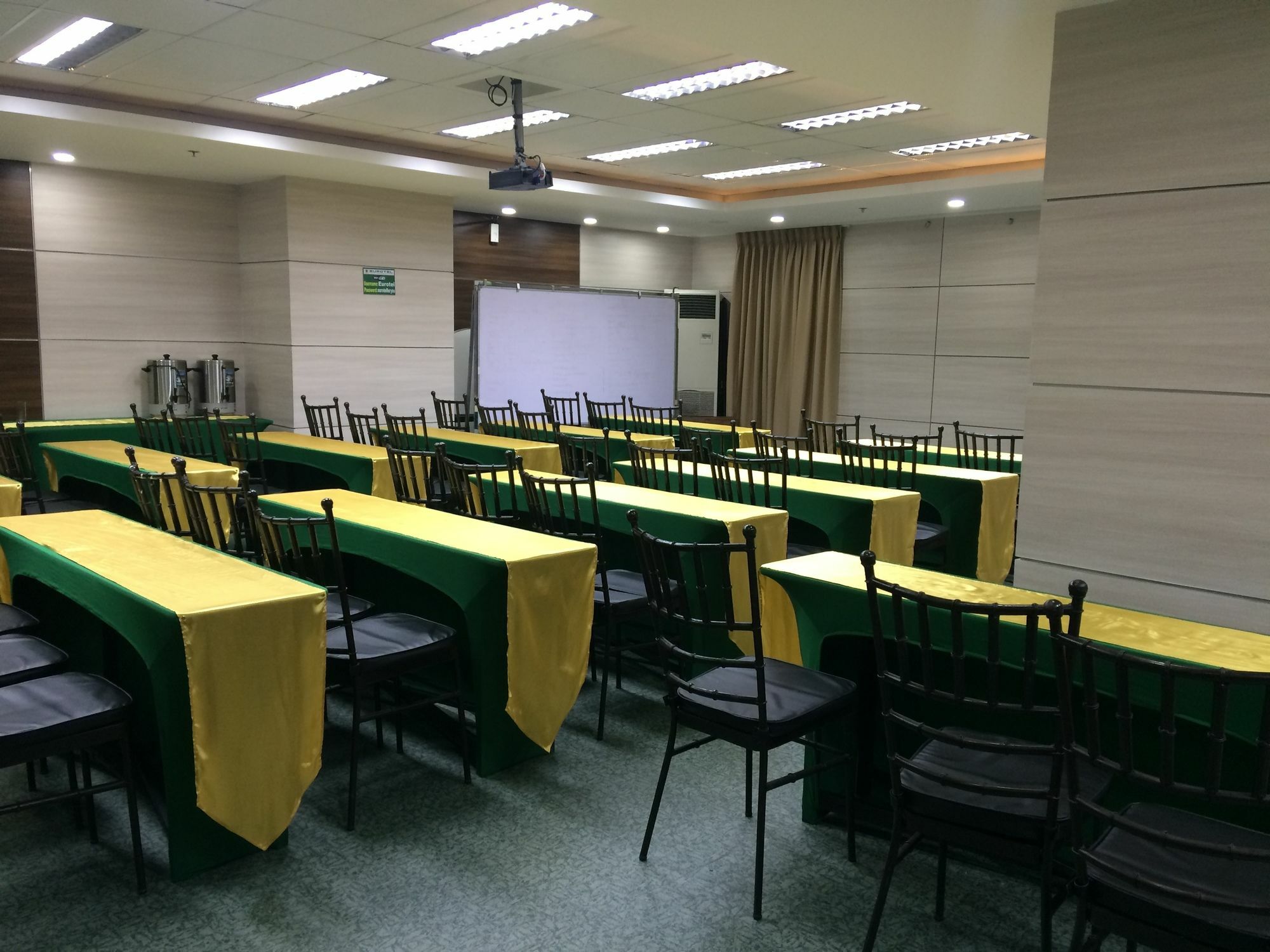 Eurotel Vivaldi Araneta Quezon City Ngoại thất bức ảnh
